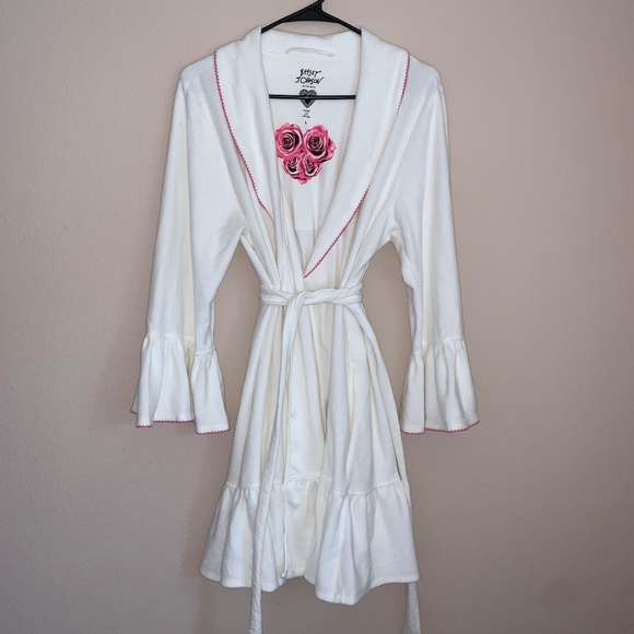 🔻Betsey Johnson White Robe